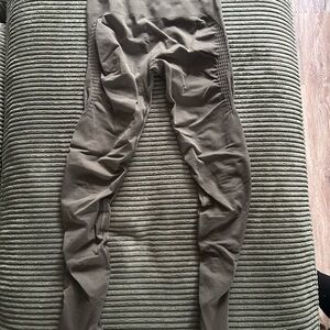 Alphalete Amplify Army Green Leggings